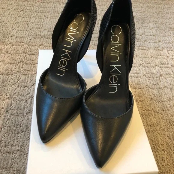 NWT - Calvin Klein Leather Heels - Picture 5 of 6
